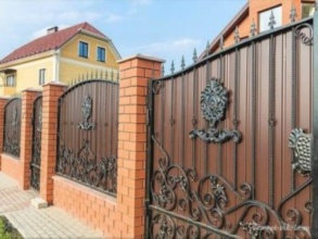 Кирпичный забор с ковкой  150 метров фото в Протвино