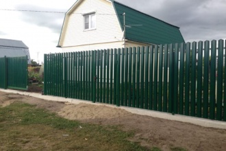 Забор из евроштакетника на ленточном фундаменте 70 метров фото в Протвино